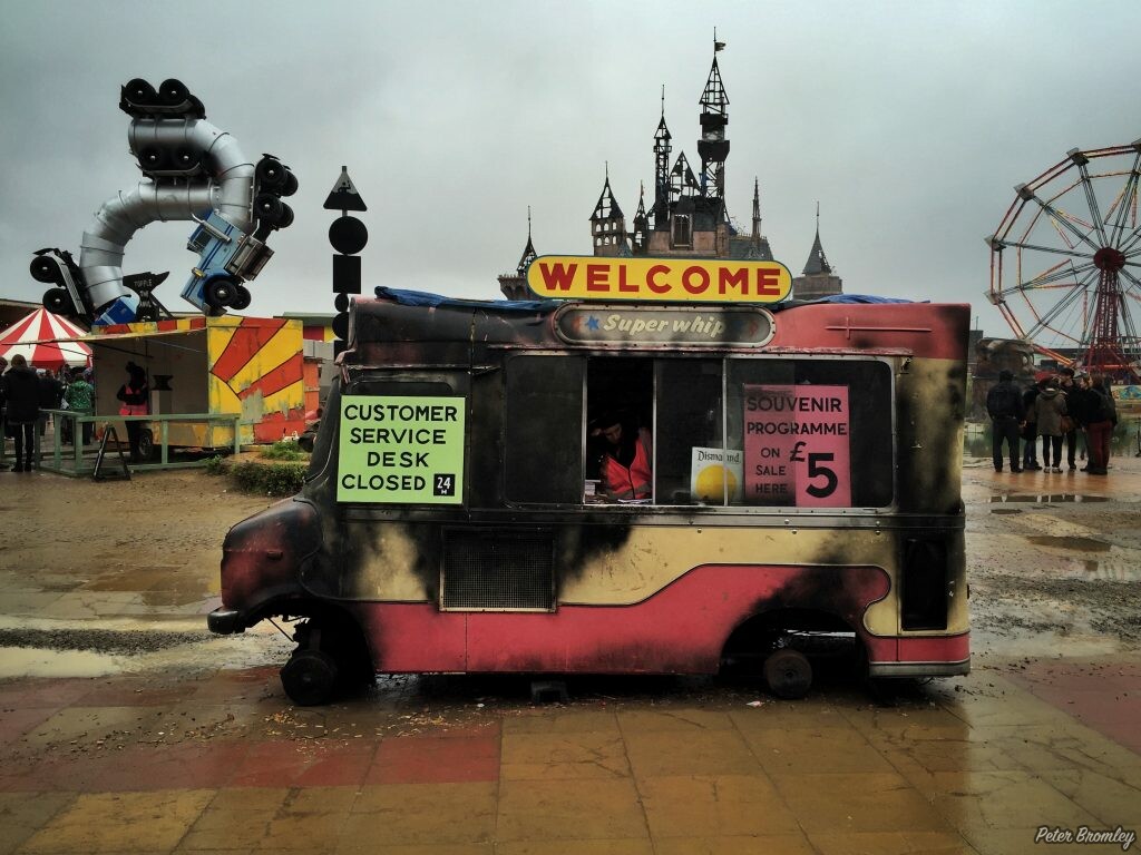 (Mis)information at Dismaland